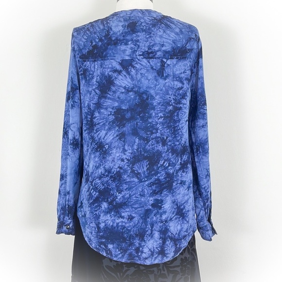 💕Beautiful Blue Tie Die High Low Faux Wrap Blouse💕 - Picture 6 of 16